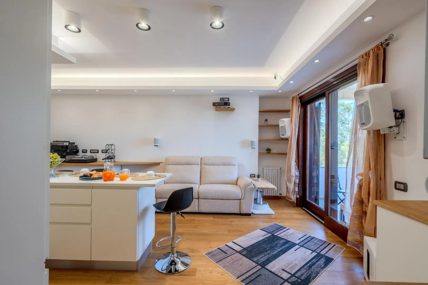 Luxury Apartment In Olbia, Terrazza & Cinema 0*, Olbia