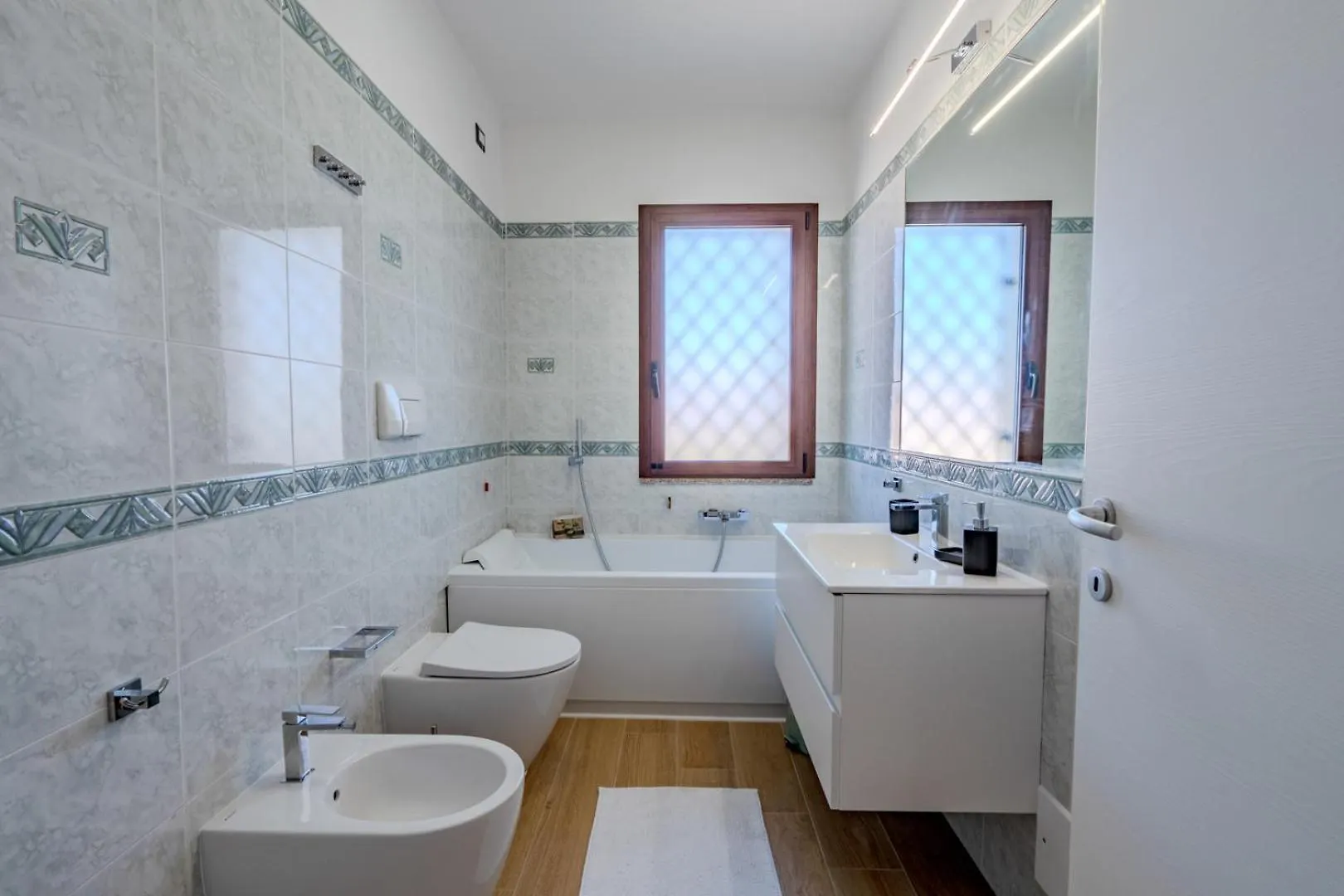 Luxury Apartment In Olbia, Terrazza & Cinema Italy