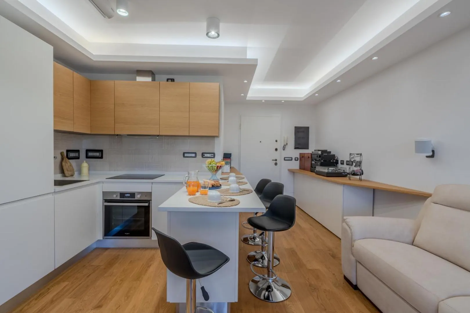 Luxury Apartment In Olbia, Terrazza & Cinema Italy